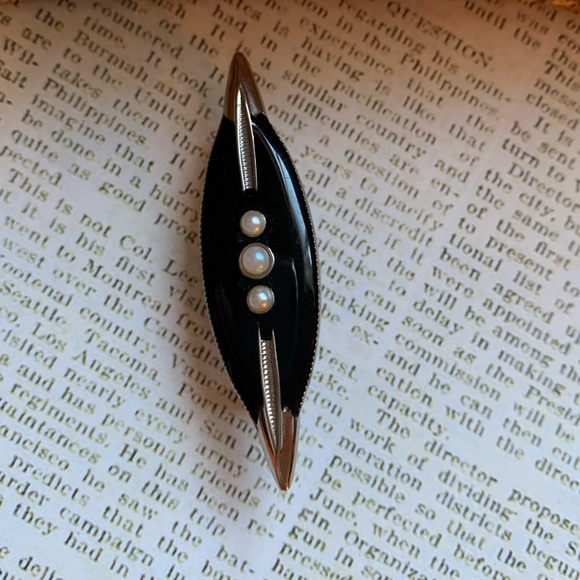 Art Deco Black Silver Tone Pearl Brooch Pin Woman’s Jewelry Pinup Flapper Girl - Picture 4 of 8